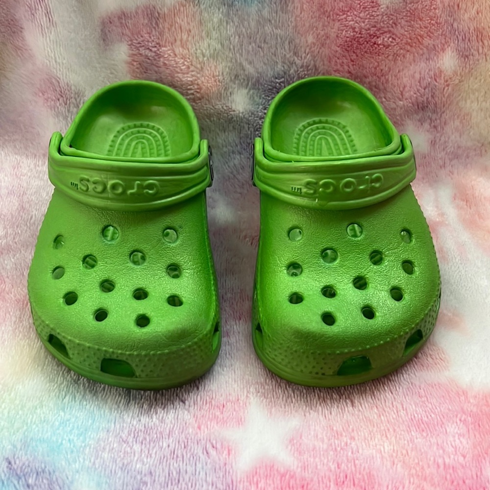 Young Kids Green Unisex Crocs 7T